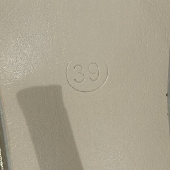 Champagne Gold Metallic T-Strap Heels Size 39 (8.5/9) - Picture 12 of 15